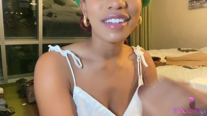 Jenna Foxx: Em primeiro plano - Jenna Foxx pratica boquete