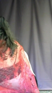 Sissy travestito si sborra da solo
