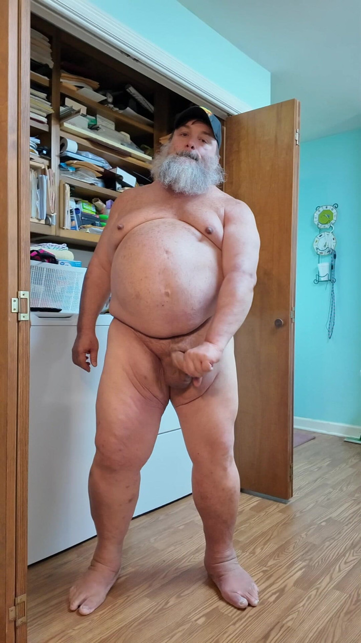 GeneWadexxx: Hombre de oso grande en la lavandería