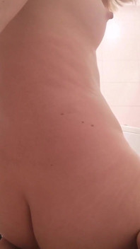 Melancap Dengan Orgasme Di Bilik Mandi