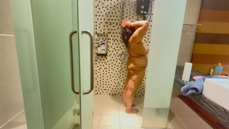Goldwife69xxx: Malay Wife Shower Sex