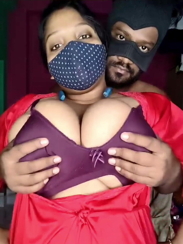 Queen7895: Show s velmi obrovskými prsy na kameru