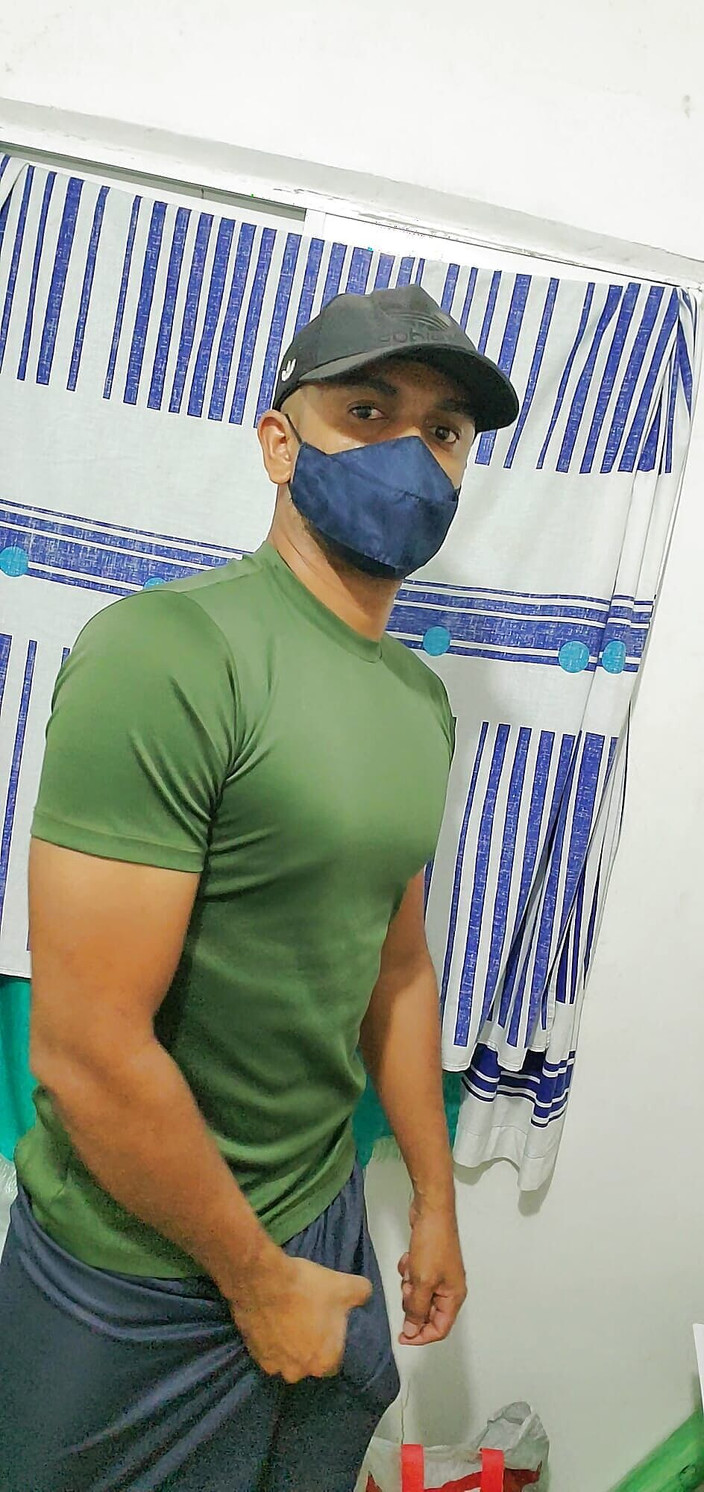 Charlieburrito: Pula indiană de armată este masturbată l