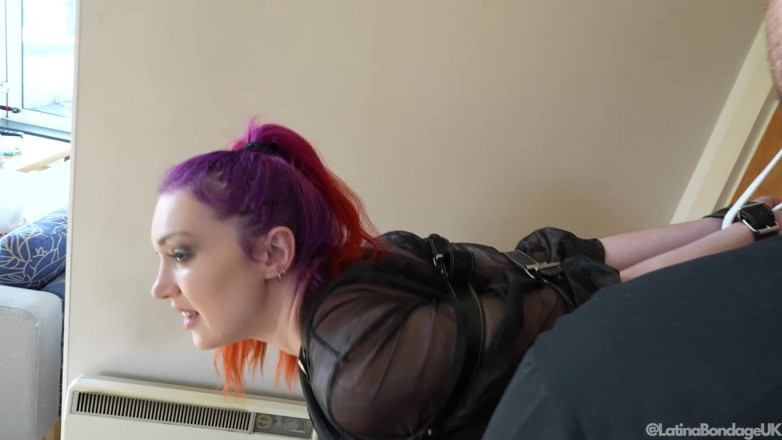 Latina Fetish: Zpoždění sekretářky Mučení Cici potrestáno těsnými opasky a roubíky!