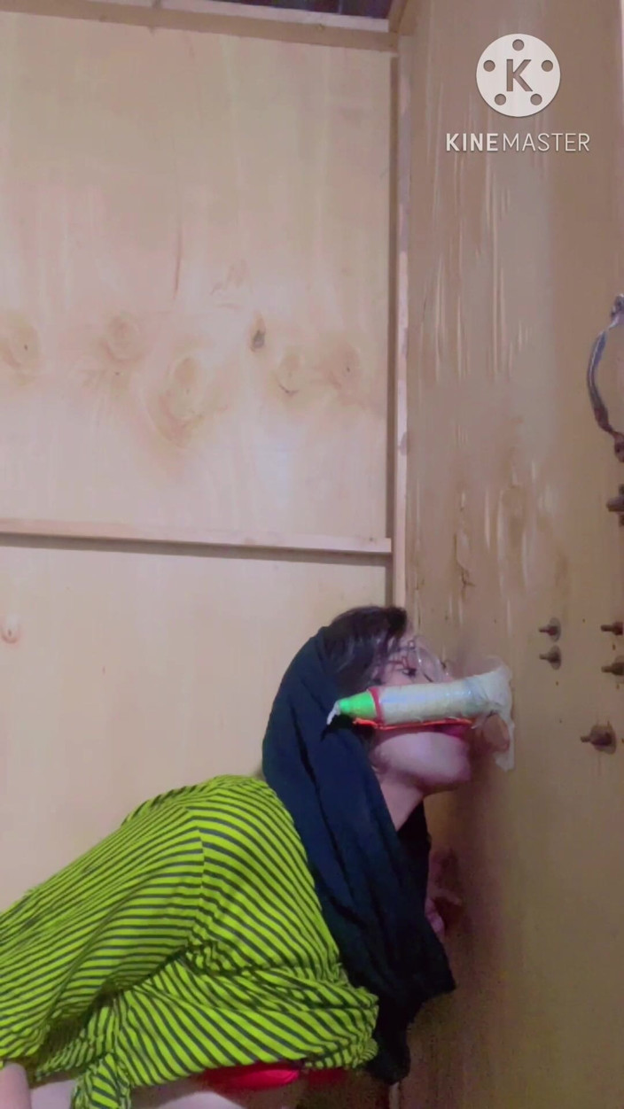 Apple00001: Playing with My Homemade Dildo.