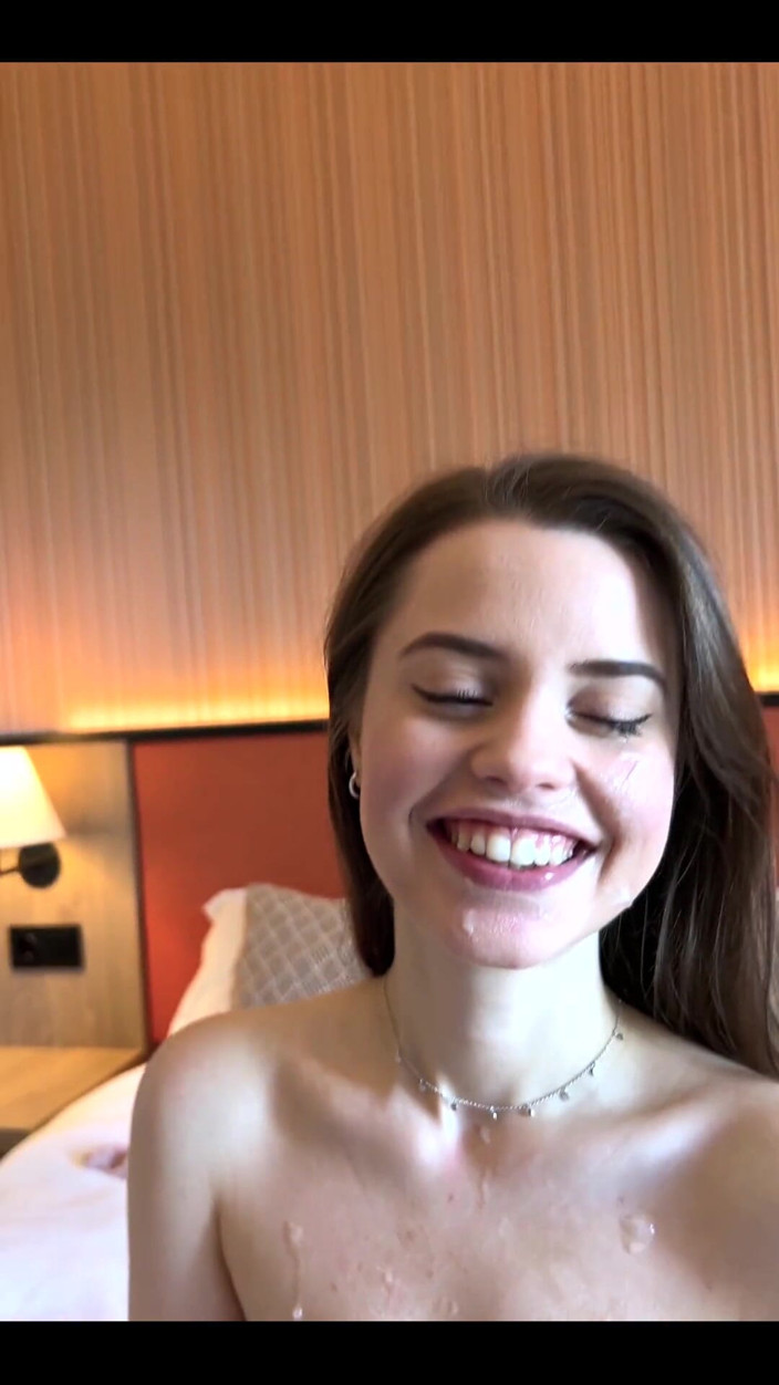 Jamie Young: Lezzetli bakış açısı yüze boşalma ve yutma