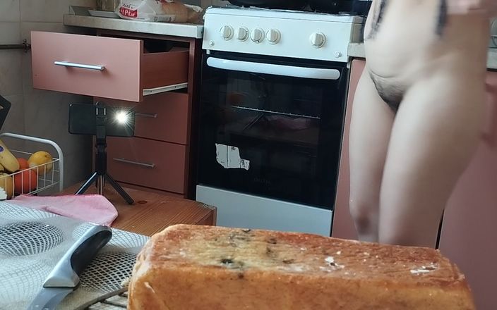 Amateur_MS: Горячая жена готовит обнаженную еду на кухне. Жена с волосатой киской, большими сиськами, большой задницей в любительском видео.