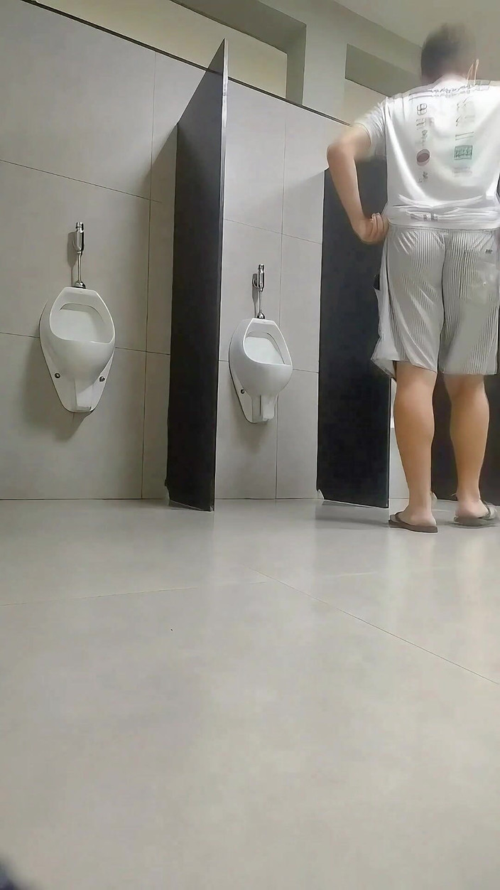 Marcosninfo: Ich habe auf der Toilette des Marktes geprahlt und wäre...