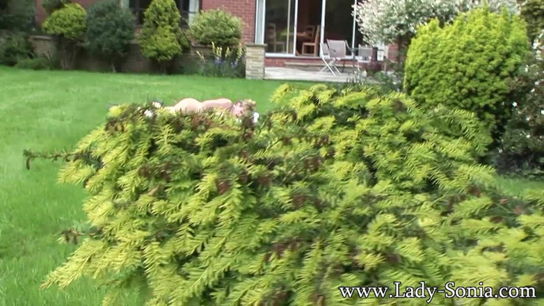 Lady Sonia: Peeker i naga gospodyni domowa