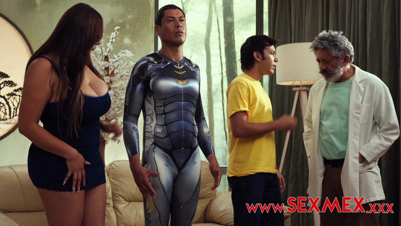 SexMex: MiLF tettona e cyborg sessuale. Kari Cachonda