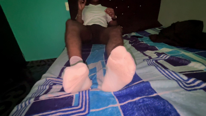 Mr Feet Colombia: Brunetka Vergon daje sąsiadowi sąsiada w białych skarpetkach