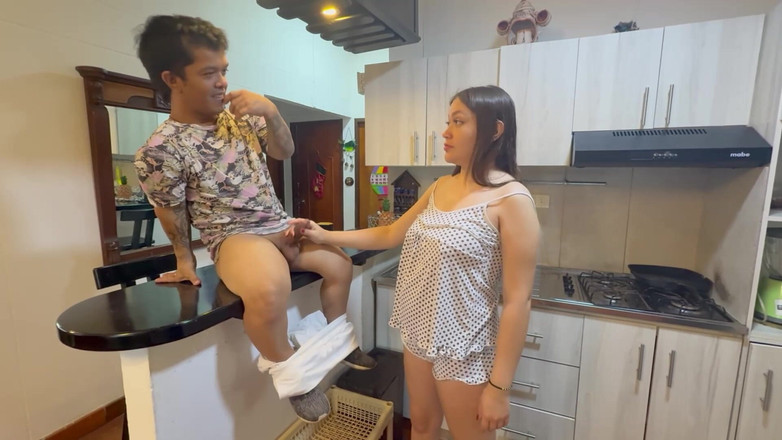 Julianaburning: 내 부유한 의붓여친에게 선생님과 무슨 말을 했는지 말했고, 그녀는 내가 그녀 안에 들어올 때까지 그녀를 관통해 달라고 부탁하게 된다.