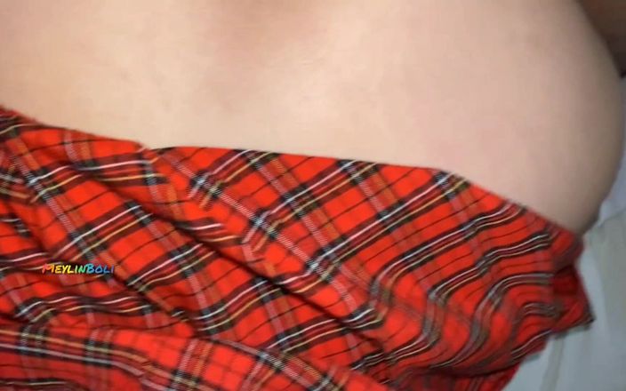 MeylinBoli: Chica universitaria con su falda roja se interrumpió gritando de...