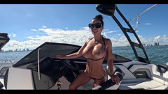 Miss Lexa: Můžu si přivézt loďku po Miami?