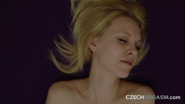 Czech Orgasm: เช็กถึงจุดสุดยอด 91: ปากใหญ่ แตดใหญ่ – เธอกระตือรือร้นที่จะทําทุกการกระทํา