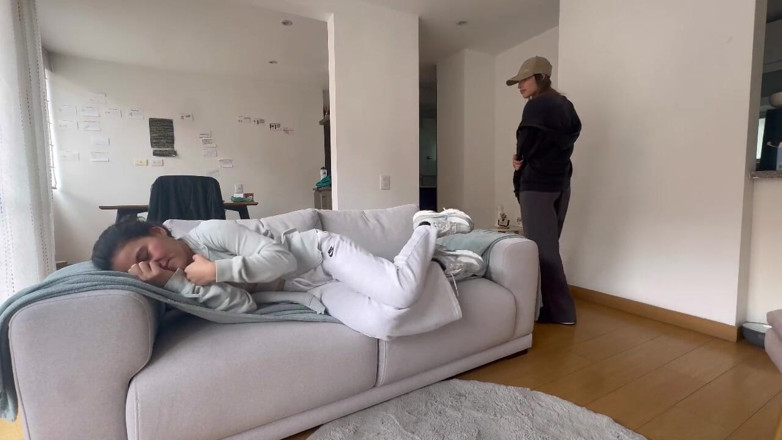scarlettandc: Ma Voisine M’attache Et Me Punit Avec Son Jouet