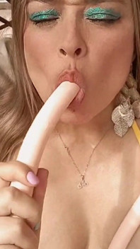 Deepthroat – Mainan Lebih Daripada Satu Meter Di Luar Rumah Saya