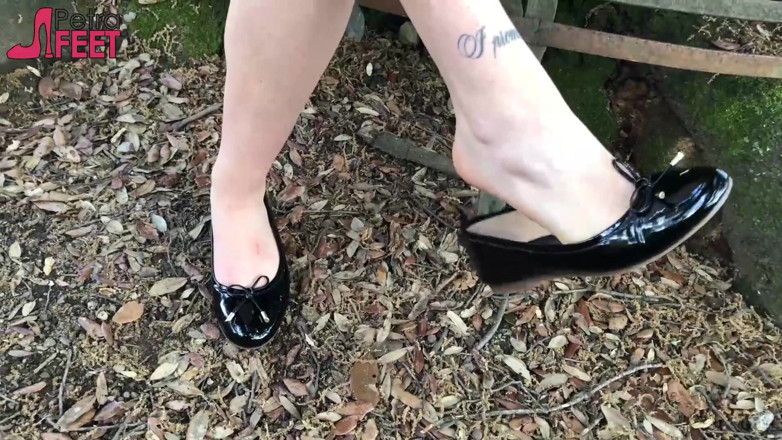Smokin Fetish: Sexy teenagerka kouří v parku