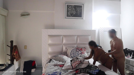 Time traveler: Služka s velkými prsy potřebuje práci