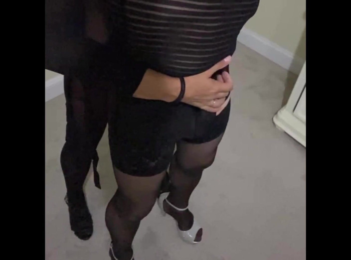MadisonCD2025: Travestit amator efeminat și mama vitregă curvă Sarah în lenjerie și ciorapi se...