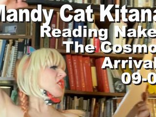 Cosmos naked readers: Mandy Cat Kitana裸体阅读宇宙到来