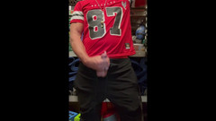 JockDad87: Jockdad87 spuit een lading in zijn shirt met het nummer 87.