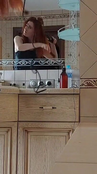 Вибратор утонула в ее джунглях. вибратор знает свою работу, она приходит бесконечно. Джиннагг