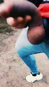 Il ragazzo troia in cam4 sexy pornostar esibizionista arrapata espone un grosso cazzo troia nell'area di crociera Am stern berlin a115