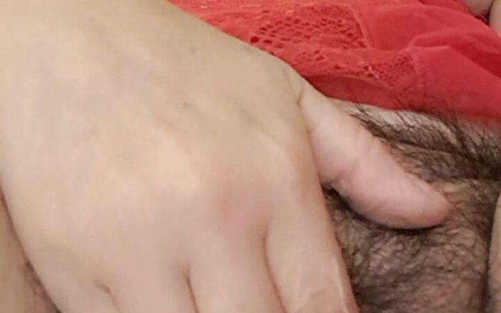 Mommy big hairy pussy: 毛むくじゃらの膣に継息子のミルクを見せる継母