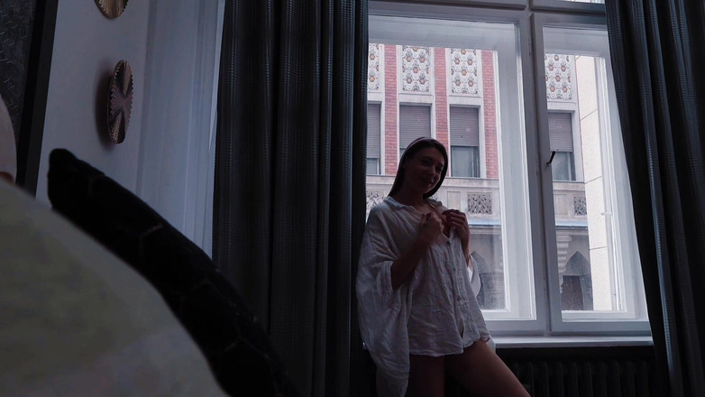 Talia Mint: 在我旁边醒来