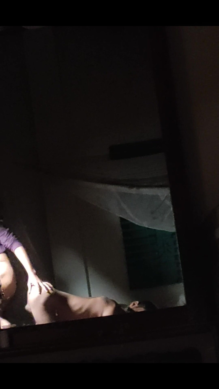 Ahpanal: Una eccitante scopata allo specchio