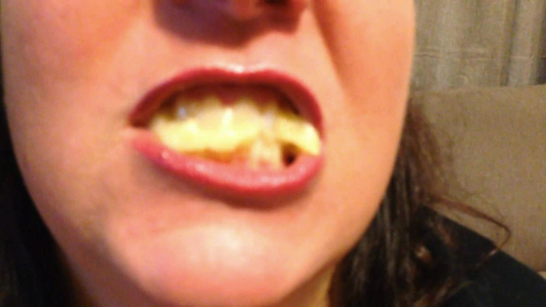 Lily Lipstixxx: Banaan slikt, niet spuugt!