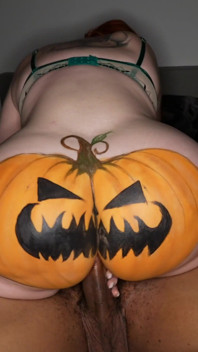 Dicker arsch, halloween-kürbis