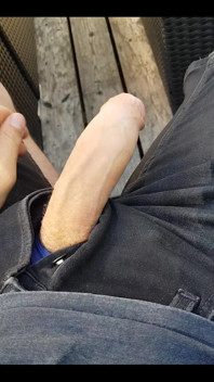Who likes outside wank?