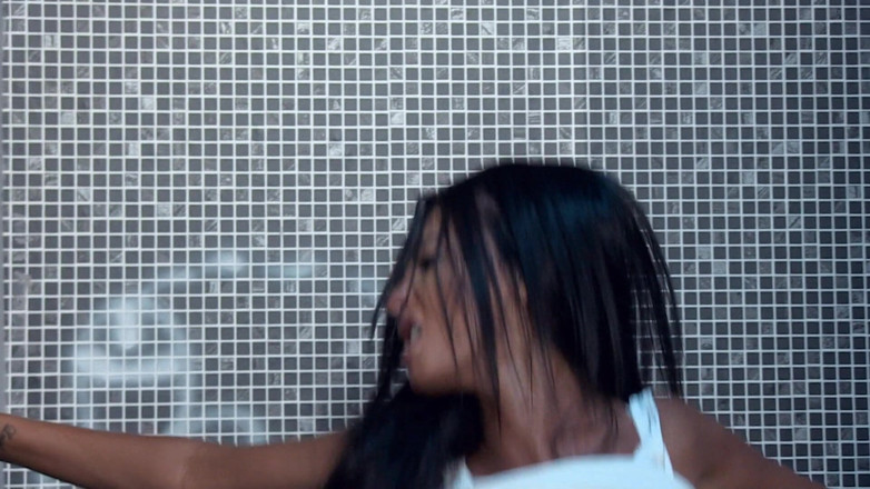 Family Fuckers: Une superbe latina se fait baiser et elle adore ça