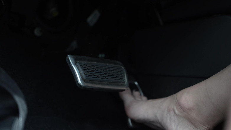 Hidi Heaventoosh: 赤脚踏板