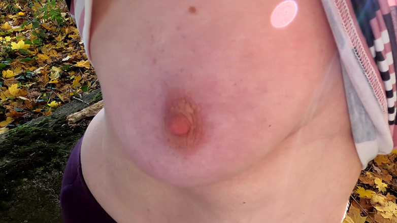 Bouncy Tits Action: 中世纪城墙后的硬奶子拍打