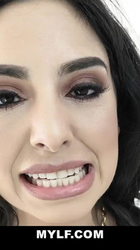 Realitní agent porno Trinity St Clair