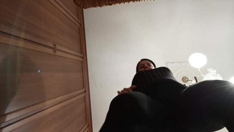 Bergami Melissa: Giantess: I Crush You Filty Worm - (versiune în engleză)
