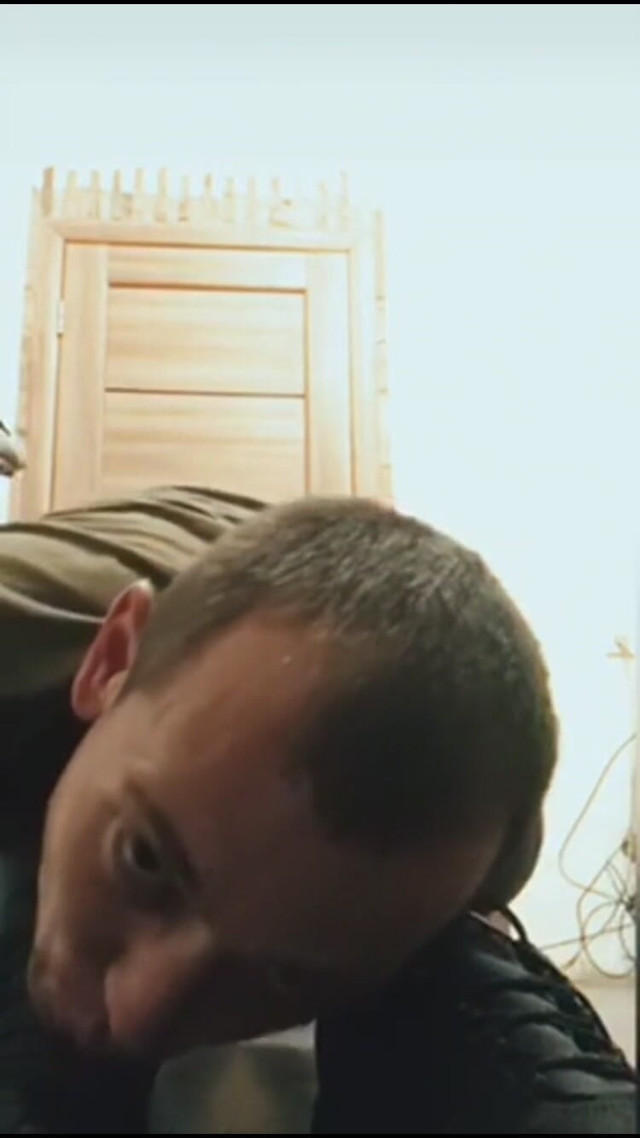 The Strict Master Ordered the Slave to Lick Dirty Sneakers (Merry Bell)