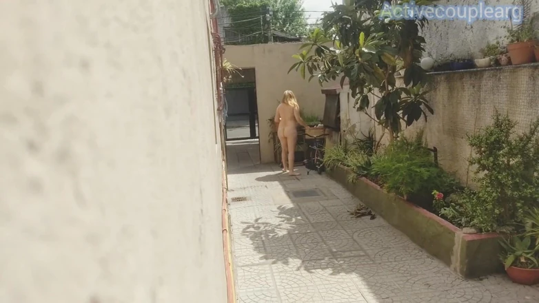 Activecouplearg: Voyeur the Neighbor Naked in the Hallway and They Watch...