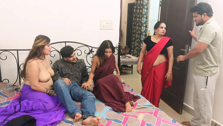 Londamaal123: Indyjski Desi Bhabhi Gangbang Trójkąt czwórka hardcore sex wideo