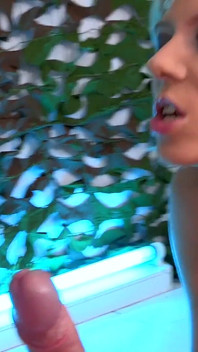 Sarışın minyon porno bebek Harmony Hex adamlarını büyük beyaz yarağı domaltarak alıyor