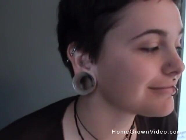 Homegrown Video: Isabell y Nick se masturban en cámara