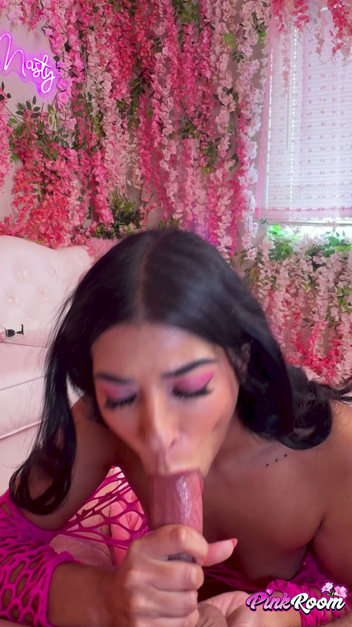 Nasty Sluts Studios: Jasmine Sherni üremek için yalvarıyor - dikey