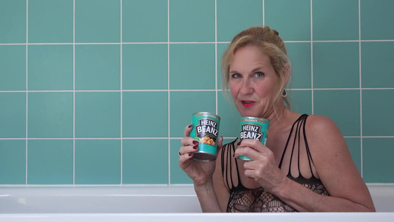 Dirty Doctors Clips: Beanz in der badewanne