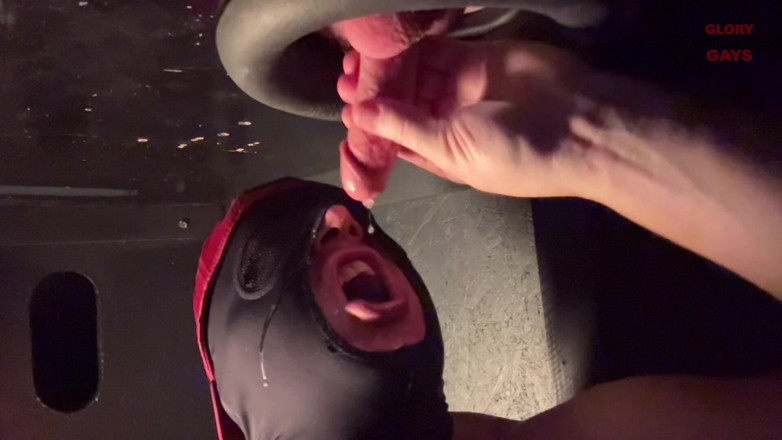GLORYHOLEGAYS: Gloryhole süt istasyonu