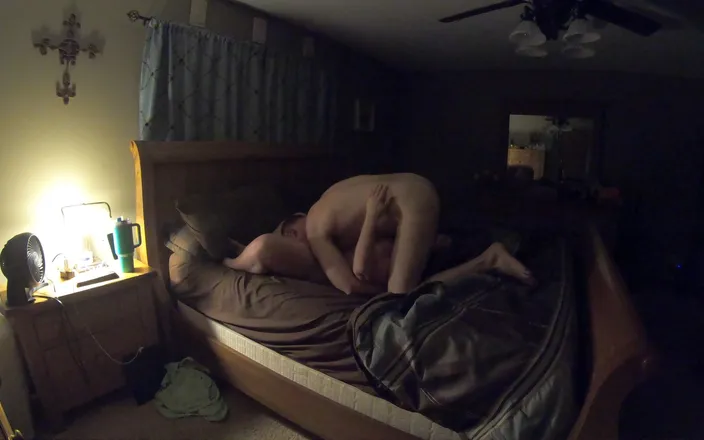 Wet Kay: Prstil jeho těsný zadek a sál manželovi péro, když snědl...
