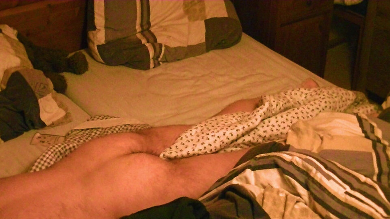 Mark Hannes: Cama nua, masturbação transando