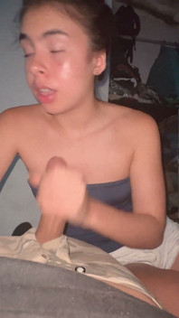Blowjob Comel 18 Tahun Berakhir Dengan Pancutan Muka, Kemudian Dia Terus Menghisap X